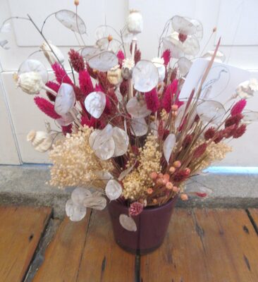 %%Billies + Tilli%%, Keene, NH; Dried Floral Centerpiece; Mary Potter, creator of Billies + Tilli, has spent her life surrounded and inspired by the woods of New Hampshire and the oceans of Maine. Her curated designs tell the story of a deep love for the natural world which melds both vintage and contemporary aesthetics. https://www.billiesandtilli.com/